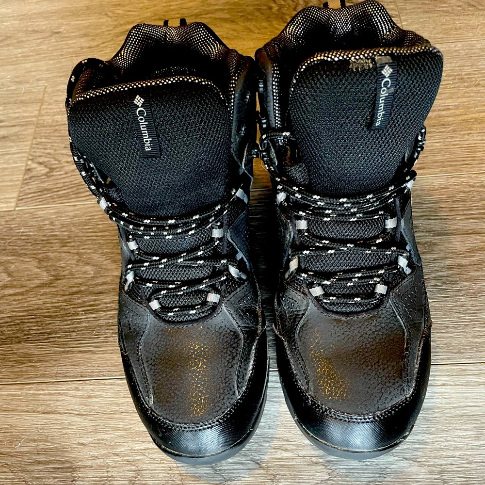 Mens 9.5 Columbia Boots